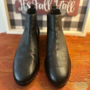 Cole Haan Black Ladies Ankle Boots size 9 1/2 preowned